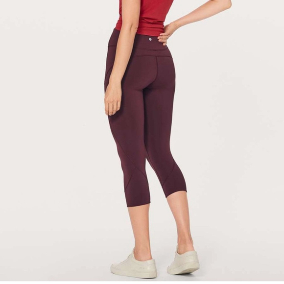LULULEMON In Movement Crop *Everlux 19"
Garnet - Picture 2 of 7